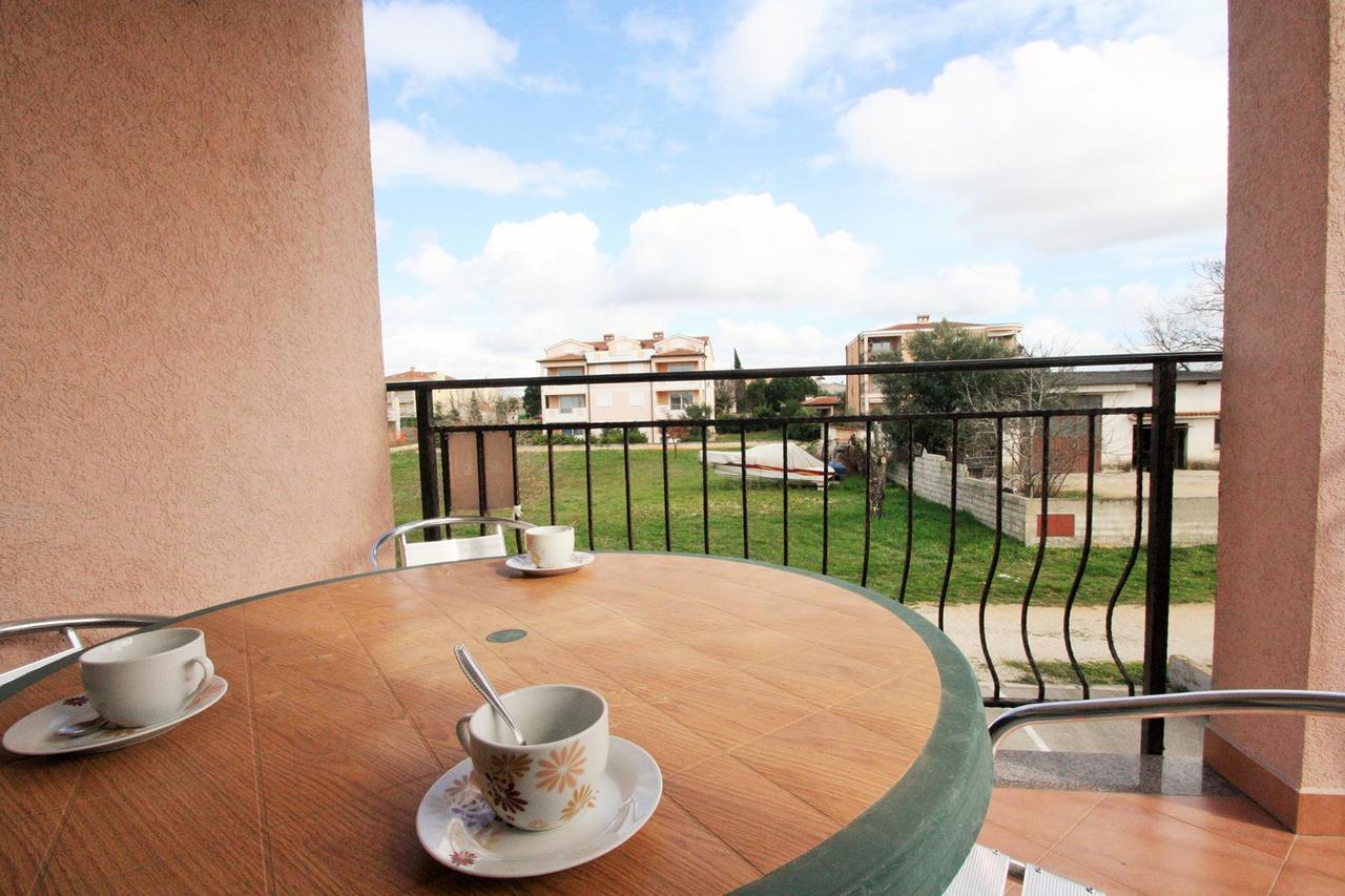 Apartment Bilic With Balcony بوريتش المظهر الخارجي الصورة