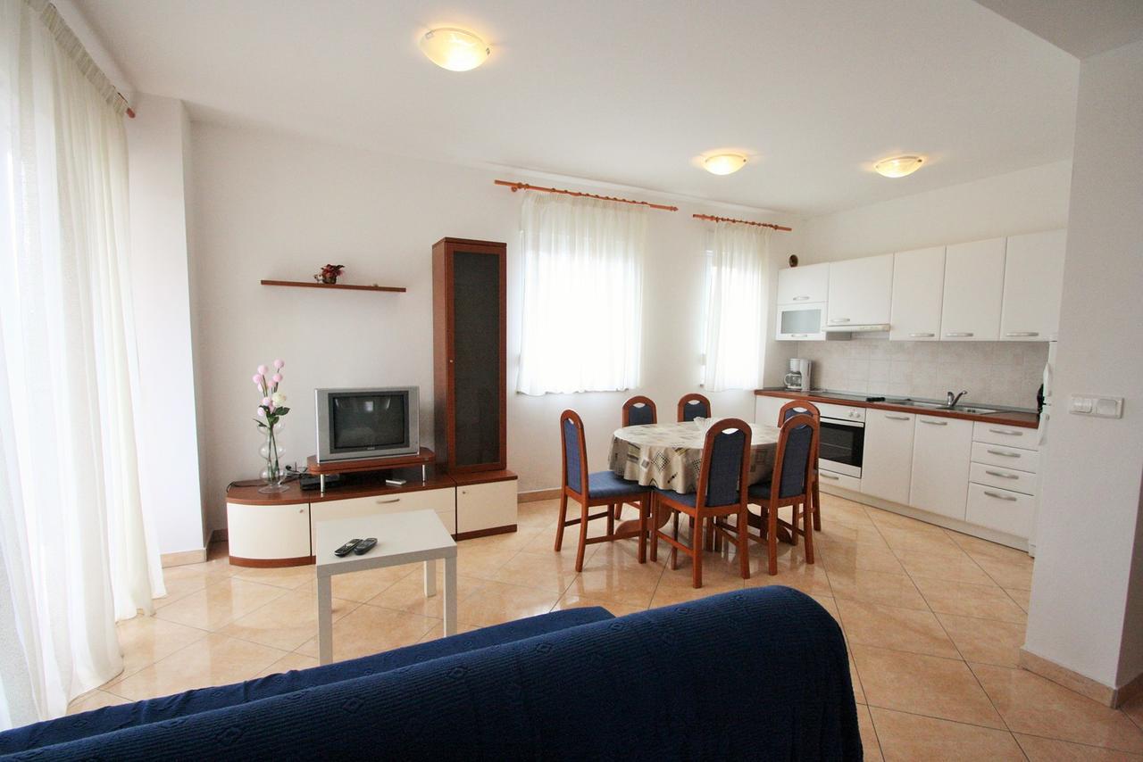 Apartment Bilic With Balcony بوريتش المظهر الخارجي الصورة