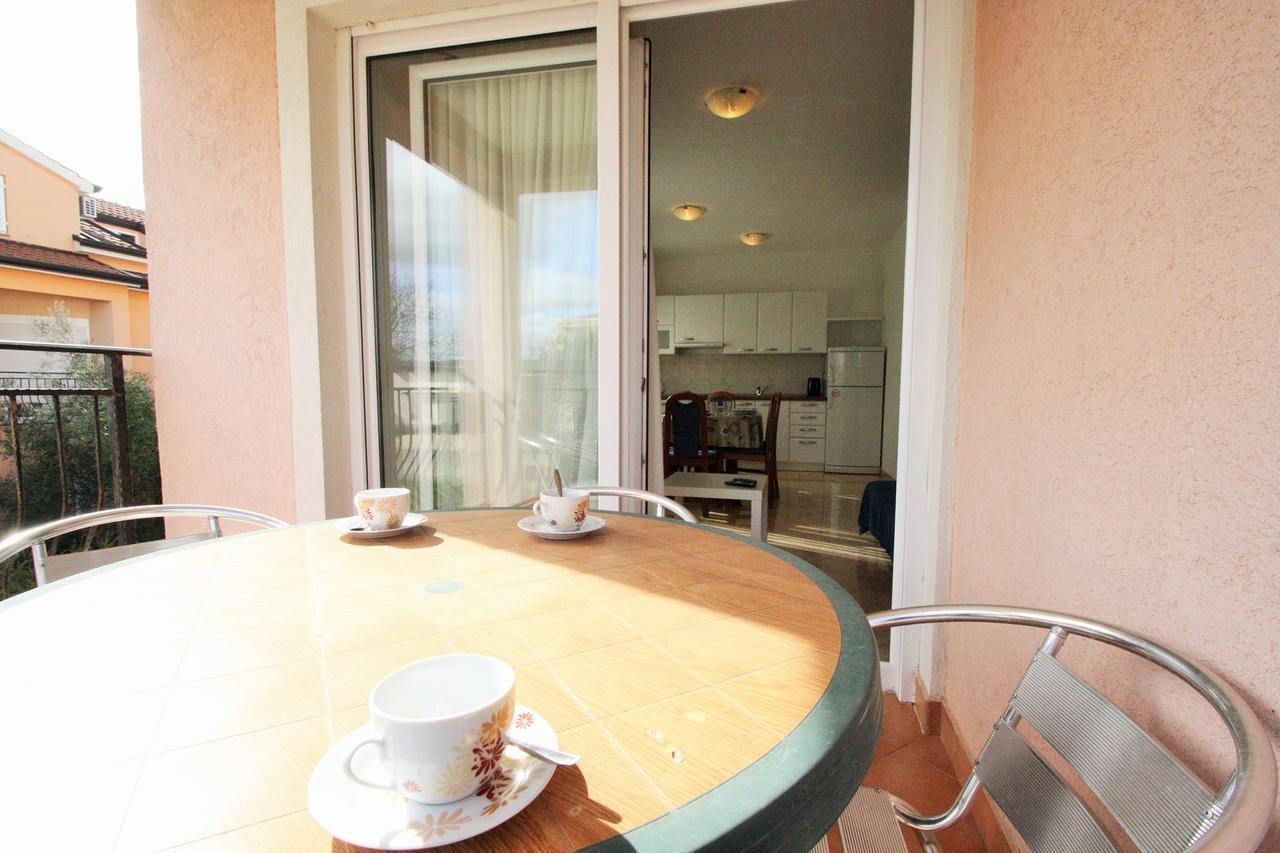 Apartment Bilic With Balcony بوريتش المظهر الخارجي الصورة