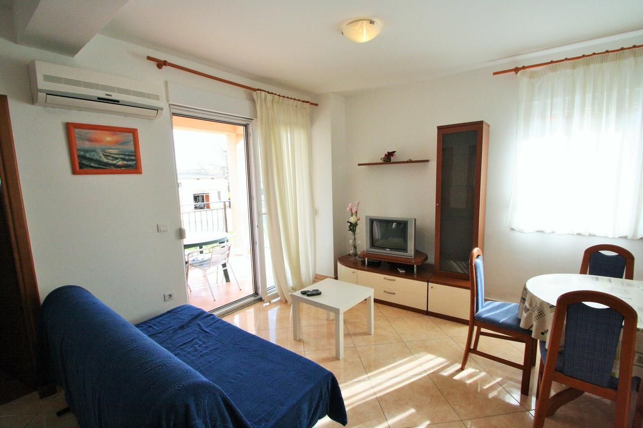 Apartment Bilic With Balcony بوريتش المظهر الخارجي الصورة